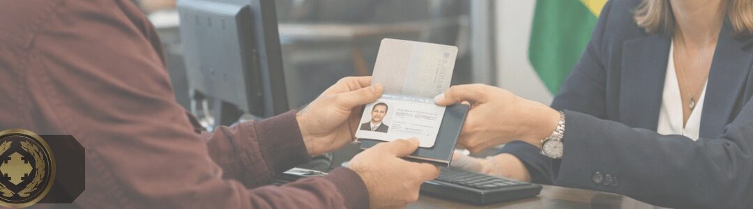 Homem libanês recebe seu passaporte com visto de uma funcionária em um consulado brasileiro, em um ambiente profissional, com a bandeira do Brasil ao fundo e iluminação natural suave.
